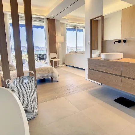 Apartment Luxury Amazing 3 Bedrooms, 3 Bathrooms On The Croisette 408 Cannes